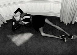 Модель из рекламы Saint Laurent признали слишком худой