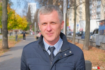 Денис работает, чтобы содержать свою семью | Источник: Тимофей Калмаков / 59.RU