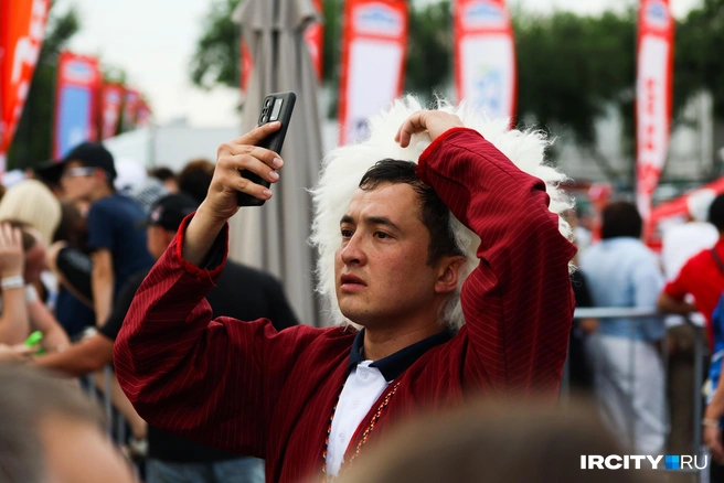 На улице было очень душно. Удивительно, как люди в толпе справлялись с этим | Источник: Ксения Филимонова / IRCITY.RU