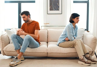 «Мужу понравилась наша новая знакомая: все про нее выспрашивает и смотрит по-особенному»