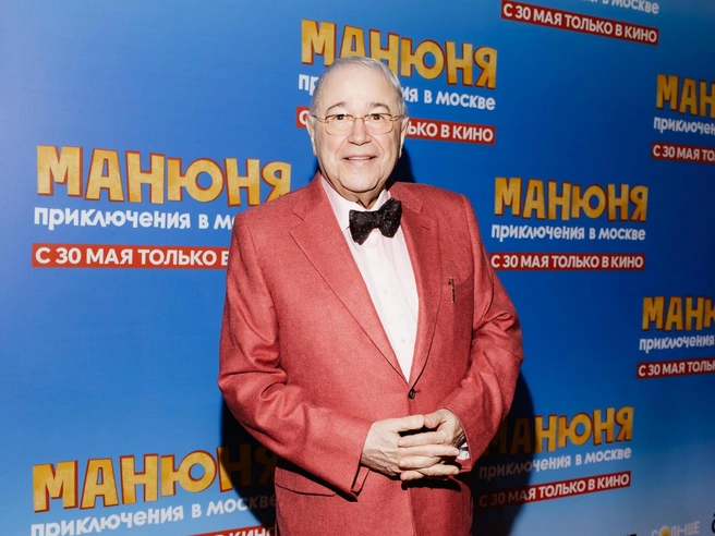Юморист стал активно вести соцсети, принимать участие в фотосессиях и поменял стиль одежды | Источник: Андрей Калмыков / Woman.ru