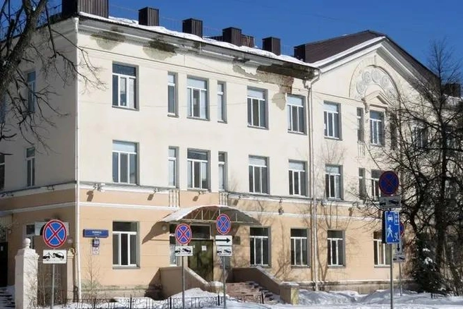 Это кирпичное нежилое здание общей площадью 2219 квадратных метров ввели в эксплуатацию в 1956 году | Источник: организаторы торгов