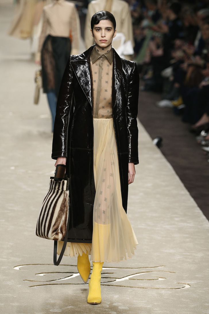 В Милане прошел последний показ Fendi, созданный Карлом Лагерфельдом (фото 5)