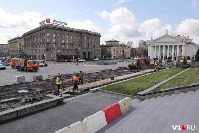 Когда-то здесь были трибуны, с которых принимали парады | Источник: Алексей Волхонский / V1.RU