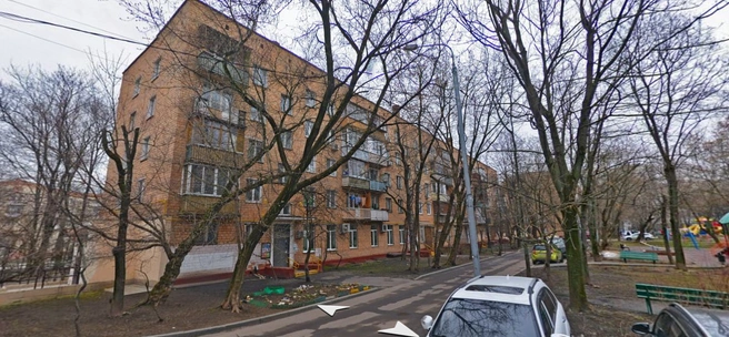 Раньше люди жили в этой пятиэтажке, но недавно старые дома снесли | Источник: Яндекс.Карты