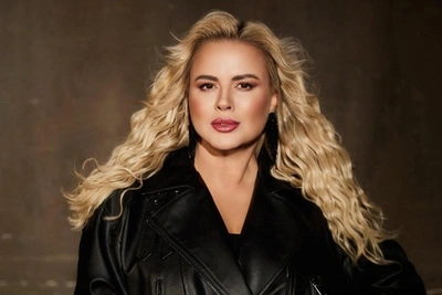 «Меня растолстили до 100 кг»: Семенович ответила на «беременные» пляжные кадры