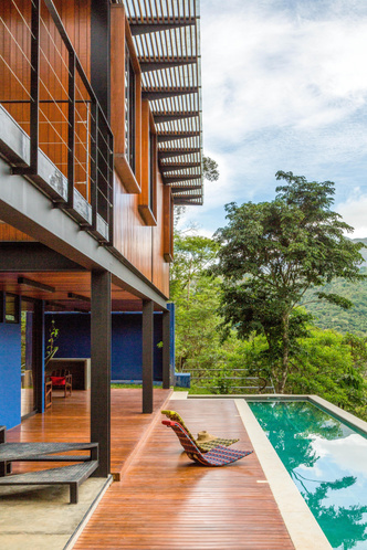 Дом с зеленой крышей в Бразилии