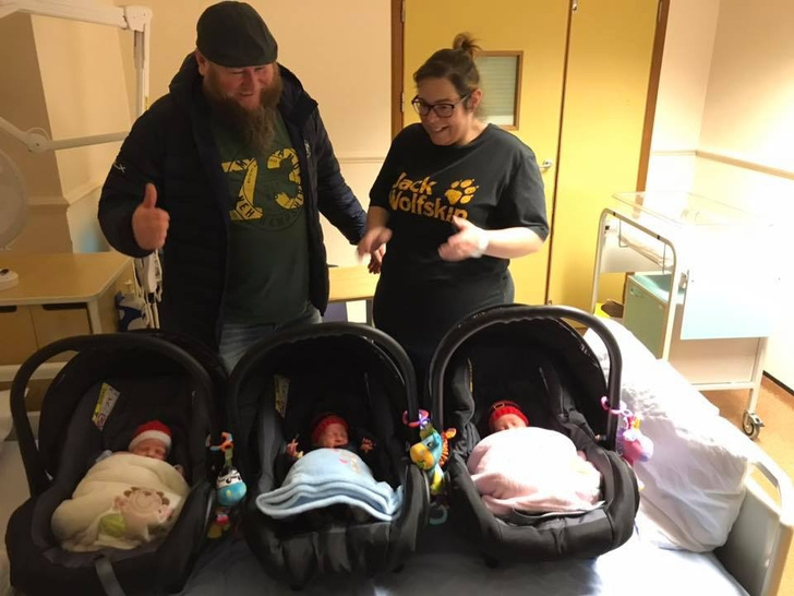 Жительница Великобритании забеременела дважды за неделю и родила троих детей