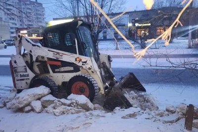 В Чите идёт уборка снега на улицах