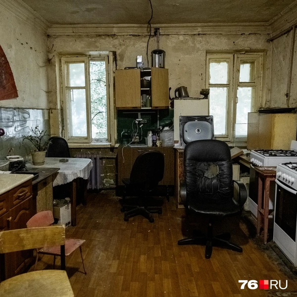 Самая большая боль жильцов&nbsp;— состояние стен | Источник: Александр Куренной / 76.RU