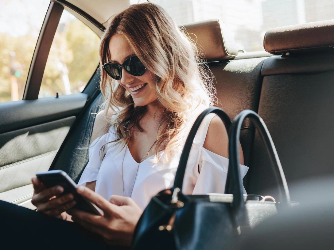 Прямая дорога к беде: 9 вещей, которые нельзя хранить в автомобиле | marieclaire.ru