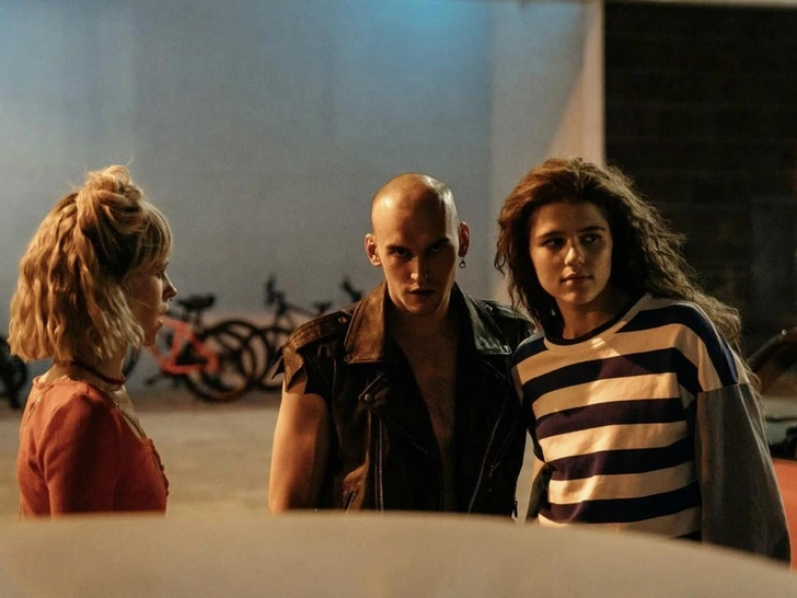 Запретная страсть: 10 сериалов о любви, которая не должна была случиться | Источник: кадр из сериала «ЮЗЗЗ»