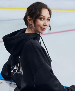 Фигуристка Елизавета Туктамышева топлес поздравила всех со Всемирным днем катания на коньках