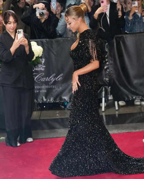 Сидни Суини Met Gala 2025 | Источник: Х