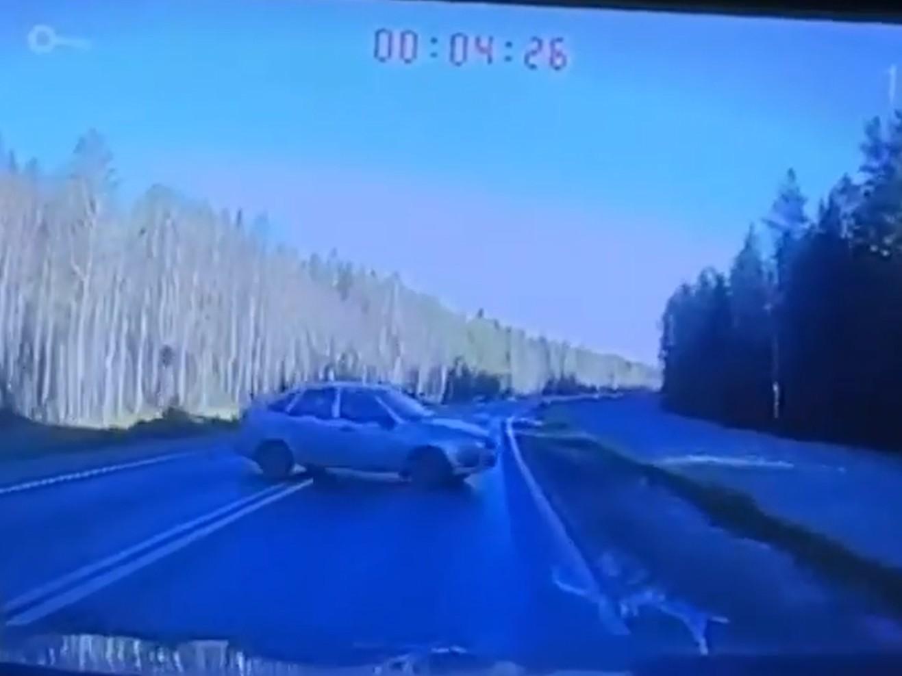 Выехал на встречку и врезался в машину: появилось видео смертельной аварии в Архангельской области