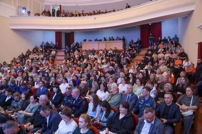 Встреча губернатора с жителями Охи: вопросы переселения и медицины