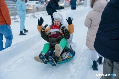 Testing All Ice Slides in Kemerovo with a Child