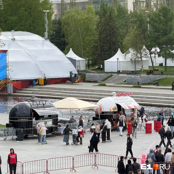 Даже ураган не помешал екатеринбуржцам отметить День Победы: яркие моменты праздника | Источник: Анастасия Баранова / E1.RU