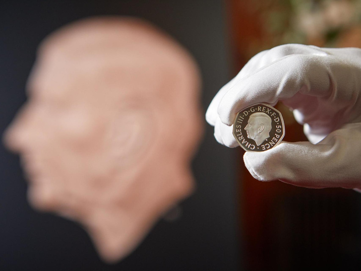 Теория заговора: скрытая деталь на новых монетах Карла III, которую вы точно не заметили