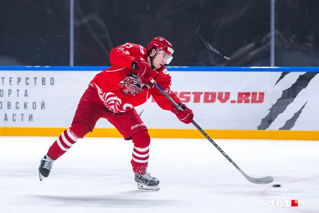 Через 2 минуты Смолев сделал счет 3:0 | Источник: Евгений Вдовин / 161.RU