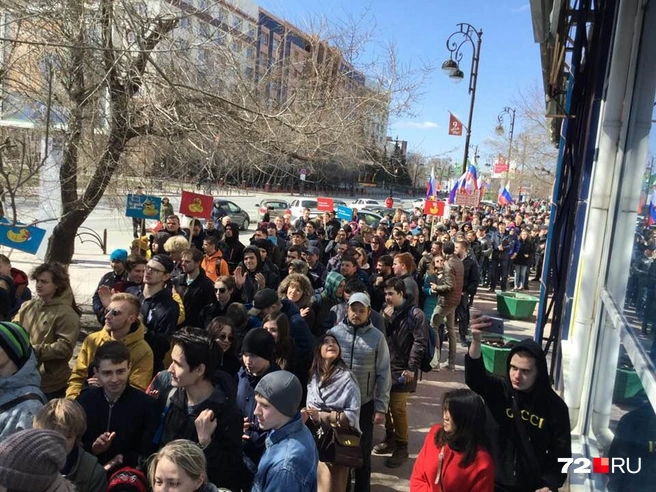 Последнее крупное мероприятие представители штаба Навального в Тюмени провели весной 2018 года. Тогда его сторонники устроили несанкционированное шествие | Источник: Екатерина Петрова / 72.RU