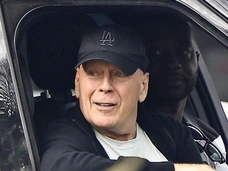 «Брюс всегда заикался, но хорошо это скрывал»: жена Уиллиса не забила тревогу после первых признаков деменции