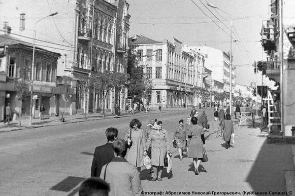 Май 1985 года. Ленинградская еще не стала пешеходной | Источник: Николай Абросимов / Vk.com