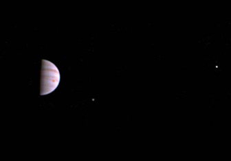 Зонд «Юнона» передал на Землю первые снимки Юпитера