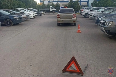 В Волжском мужчина сбил 3-летнего ребенка во дворе