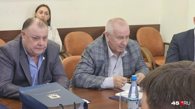 Депутаты Курганской областной думы Александр Обласов и Валерий Порубов | Источник: Дарья Никитченко / 45.RU