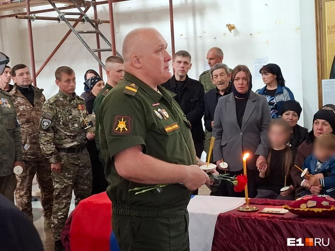 Вячеслав, один из бойцов Андрея Кобылина, не мог сдержать слез, когда говорил о своем командире | Источник: читатель E1.RU