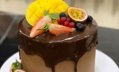Сливки, фрукты, шоколад: готовим финиковый торт по рецепту шеф-повара