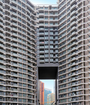 Вопросы читателей: почему в Гонконге небоскребы с «дырками»