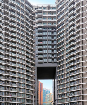 Вопросы читателей: почему в Гонконге небоскребы с «дырками»