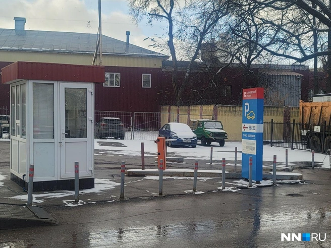 На въезде есть парковка | Источник: Кристина Калинина / NN.RU