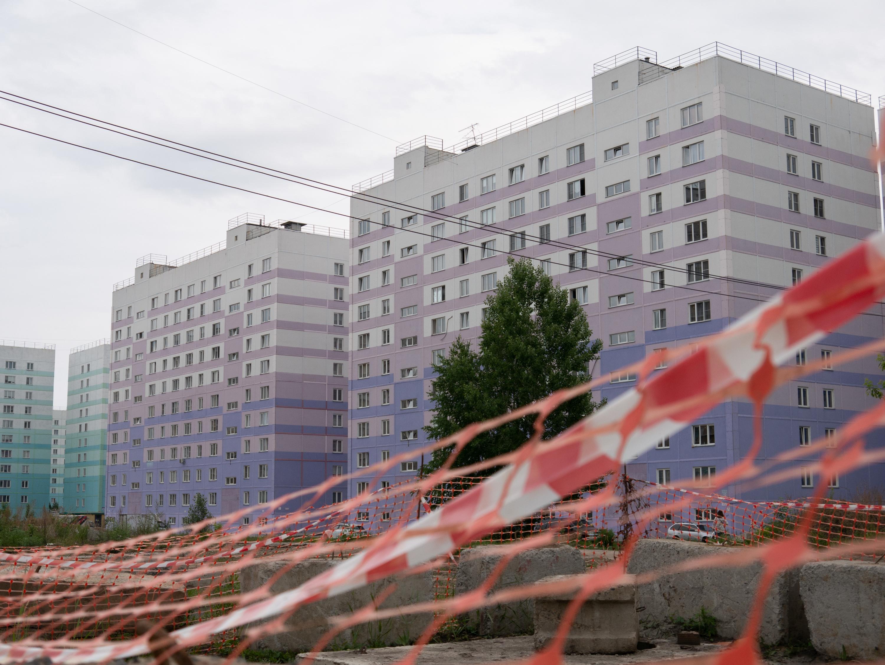 НГС прогулялся по жилмассиву, который месяц живет без горячей воды - 15  июня 2023 - НГС.ру