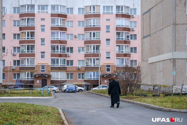 На фоне самое новое здание в селе — сдали в 2016 году | Источник: Булат Салихов / UFA1.RU