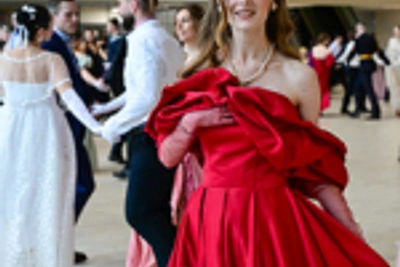 Весенний бал в ДВФУ: более 300 участников, вальсы и цветы