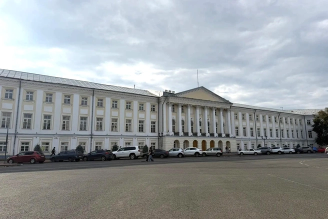 В Ярославле начали противоаварийные работы на флигеле с каретником — объекте культурного наследия федерального значения, построенном в 1896 году | Источник: пресс-служба правительства Ярославской области