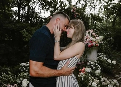 Слово 2025 года — «парасоциальный». Одна из причин — помолвка Тейлор Свифт