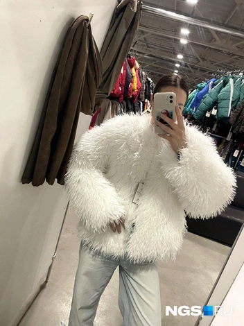 Пушистое облачко, которое на фоне остальных моделей смотрелось выигрышно | Источник: Алёна Золотухина / NGS.RU 