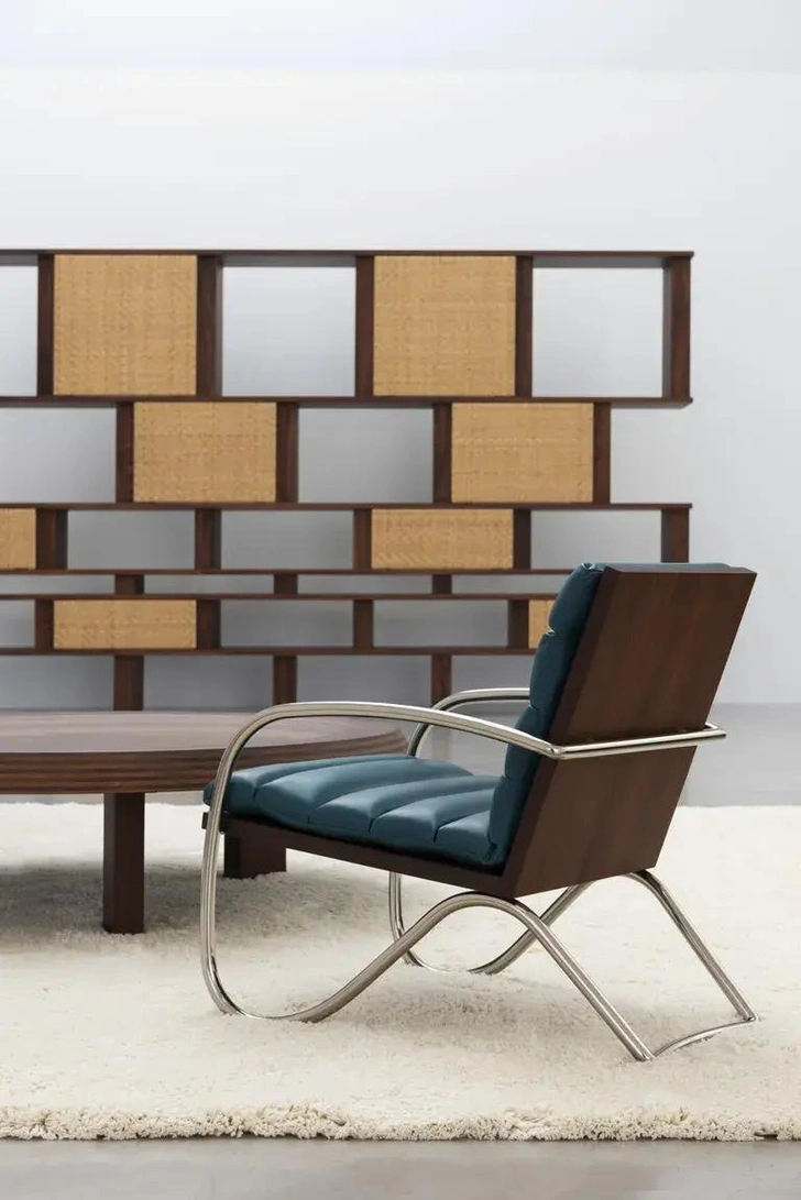 Ш. Перриан. Шкаф «Рио-де-Жанейро» (1962) и кресло «Индокитай» (1943) | Источник: Николя Бержеро/Galerie Patrick Seguin