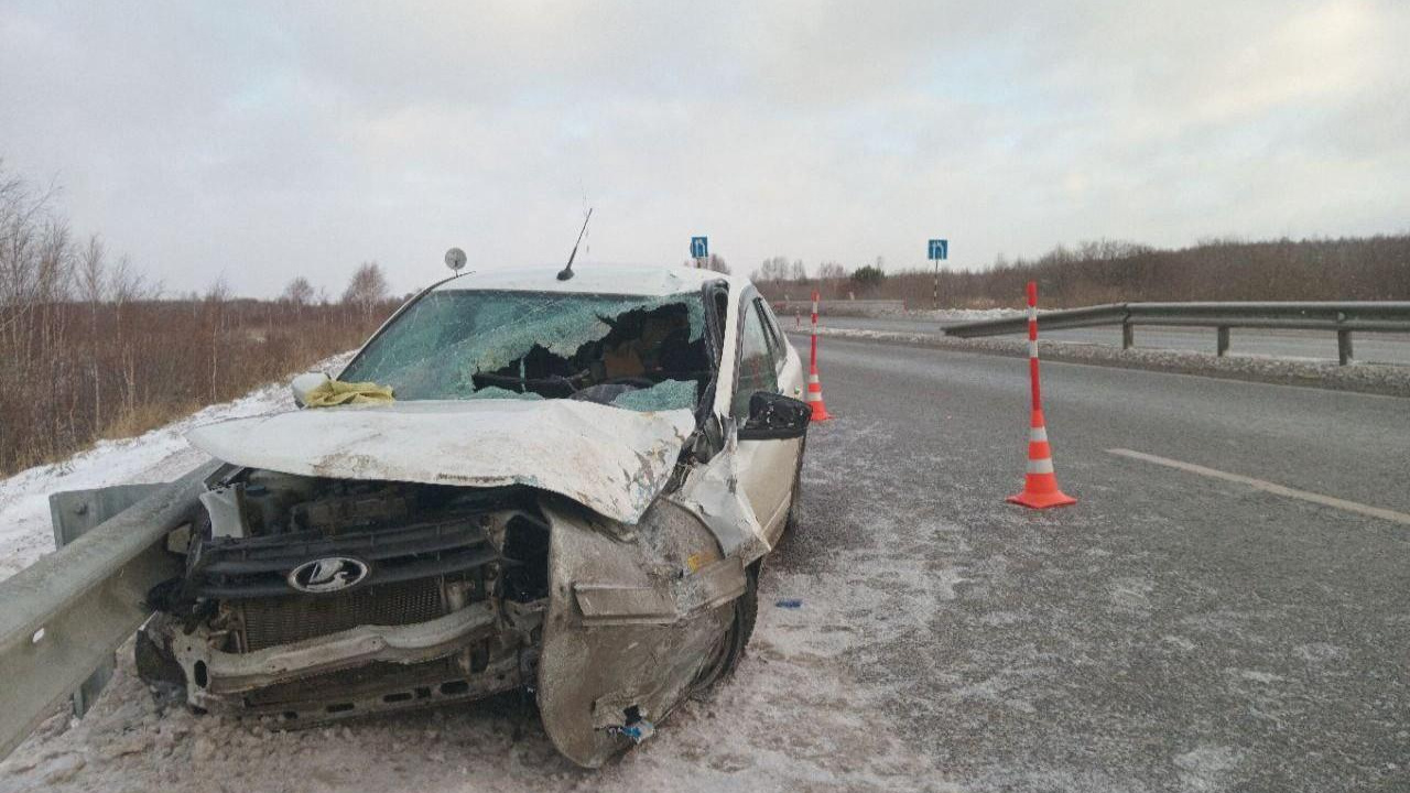 Влетел в ограждение на скорости: в ДТП под Тобольском погиб ямалец