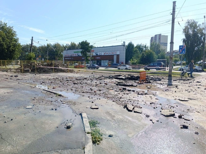 «Всё в камнях, разбиты стекла»: что происходило на месте взрыва трубы в Горском микрорайоне — хроника | Источник: читательница НГС