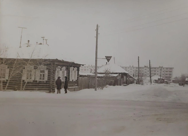 Дом на углу ул. Блюхера и ул. Максима Горького в 1976 году | Источник: Комитет по делам архивов Курганской области / Vk.com