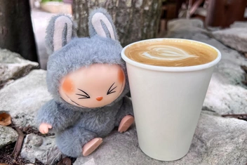 Словом 2025 года в России стал «зумер»: что мы на самом деле знаем об этом поколении?