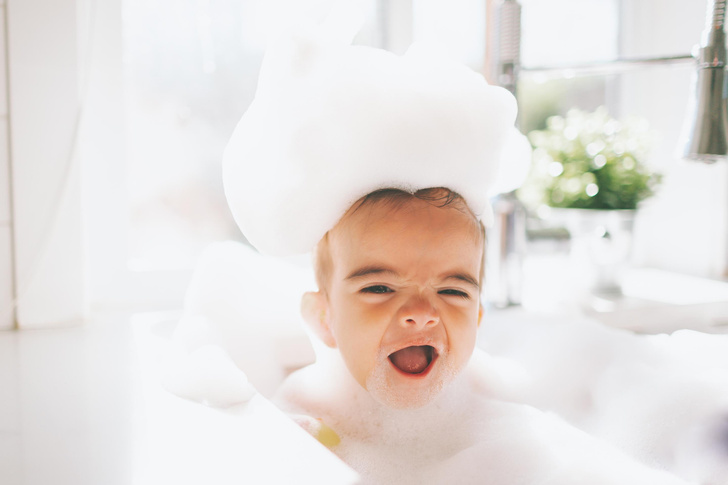 Фото №2 - Отмыть грязнулю: что делать, если ребенок не моет голову и не чистит зубы