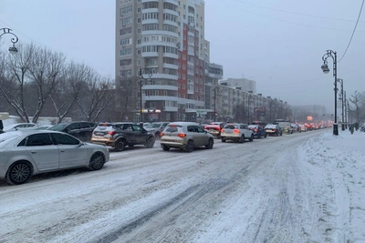 Тюмень в пробках: движение оценили в 10 баллов