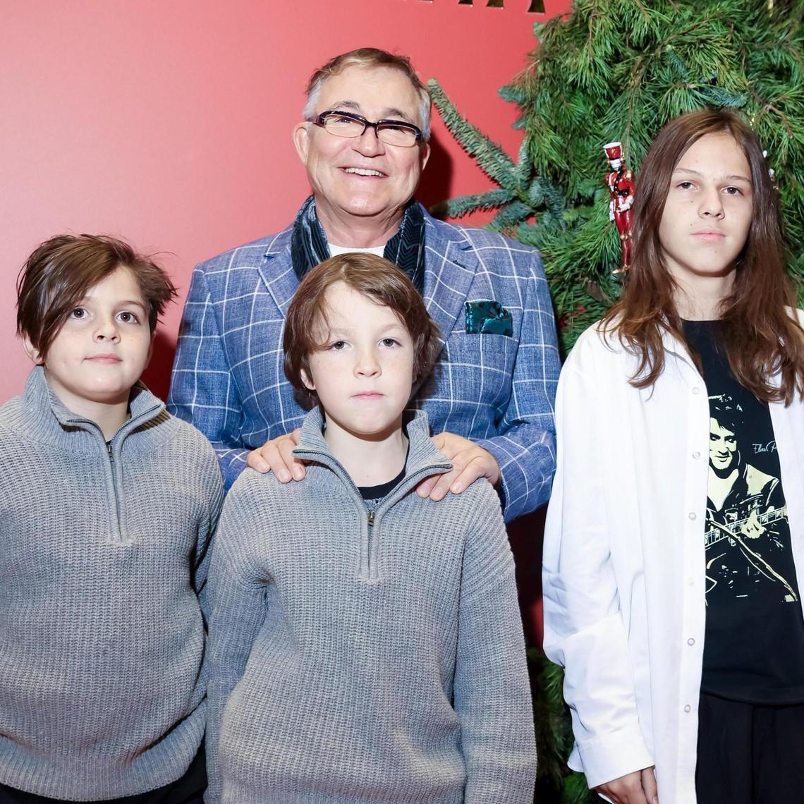 Дибров отчитал детей, Лель вышла в редком ожерелье, а Margo показала сына: открытие Ледового театра Навки