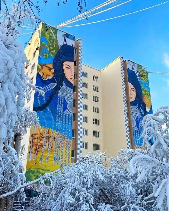 Знаменитый мурал на улице Кирова | Источник: kyydaana / Instagram (экстремистская организация, деятельность запрещена на территории РФ)